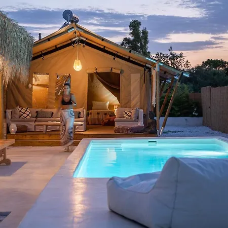 Luxussátor Nomad Glamping Szhiniász