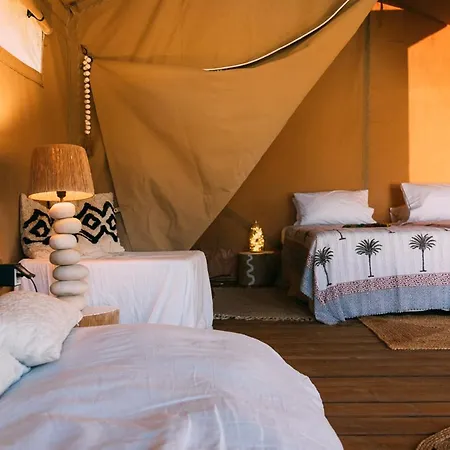 Nomad Glamping * Szhiniász